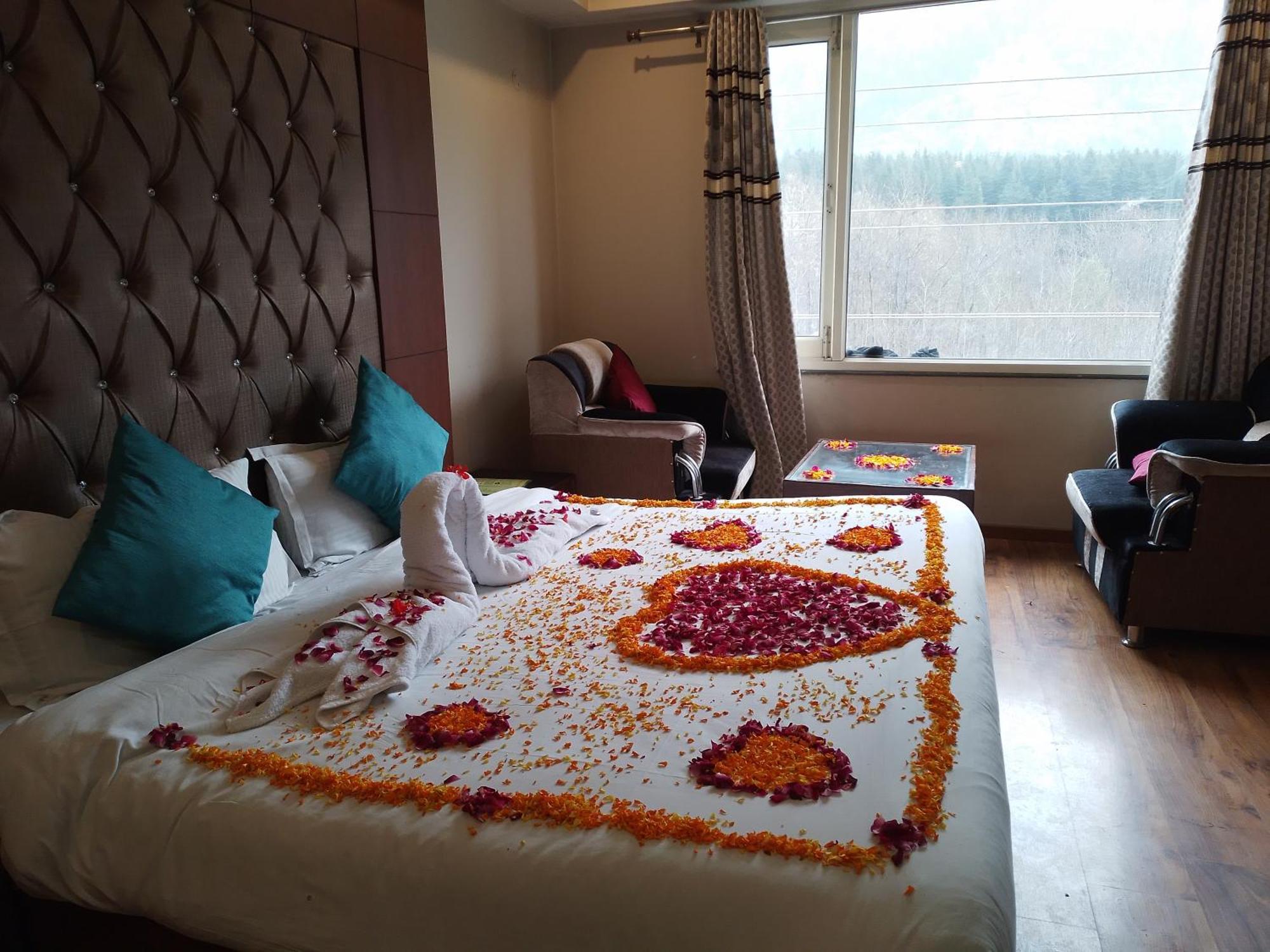 Hotel Neelam Manali Near Volvo Bus Stand Manali Екстер'єр фото